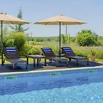 Poolside Grand Retreat Vila Vosteni