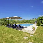 Vila Poolside Grand Retreat *