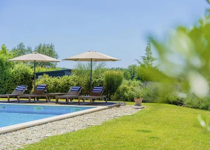 Villa Poolside Grand Retreat