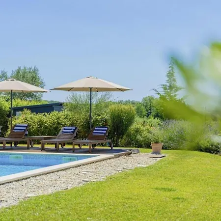 Villa Poolside Grand Retreat