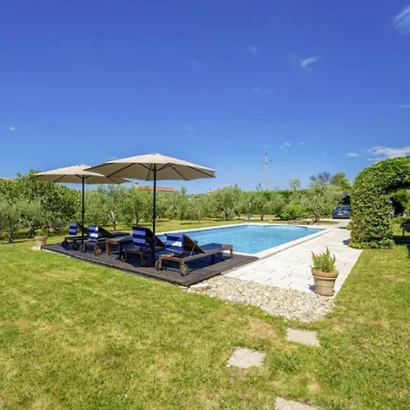 Vila Poolside Grand Retreat *