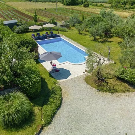 Vila Poolside Grand Retreat Vošteni